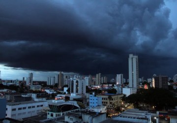 Defesa Civil orienta a população sobre as precauções necessárias durante o período de chuvas fortes.