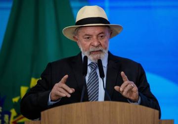 Lula reforça autoridade de Rui Costa e alinha ministros em reunião ministerial.