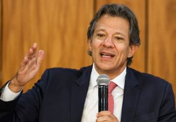 Pé-de-Meia não vai ser interrompido, diz Haddad