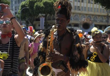 Blocos, bailes e escolas de samba devem reunir 8 milhões no Rio