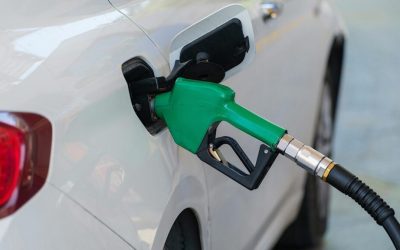 Com defasagem de 13% na Gasolina e 22% no Diesel em relação ao preço internacional, somada ao aumento do ICMS, combustíveis devem ficar mais caros já no próximo mês