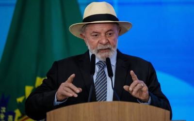 Lula reforça autoridade de Rui Costa e alinha ministros em reunião ministerial.