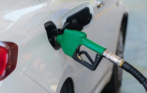 Com defasagem de 13% na Gasolina e 22% no Diesel em relação ao preço internacional, somada ao aumento do ICMS, combustíveis devem ficar mais caros já no próximo mês