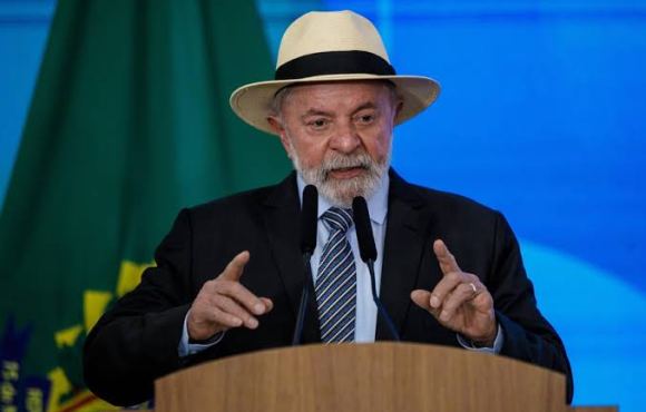 Lula reforça autoridade de Rui Costa e alinha ministros em reunião ministerial.