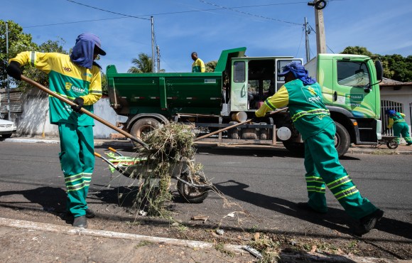 Operação de limpeza no bairro Santa Amália remove 20 toneladas de resíduos