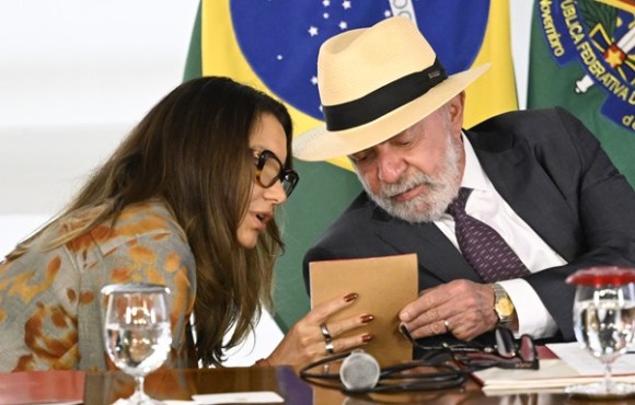 Mudança na Secom: Brunna e a Demissão de Sidônio Palmeira