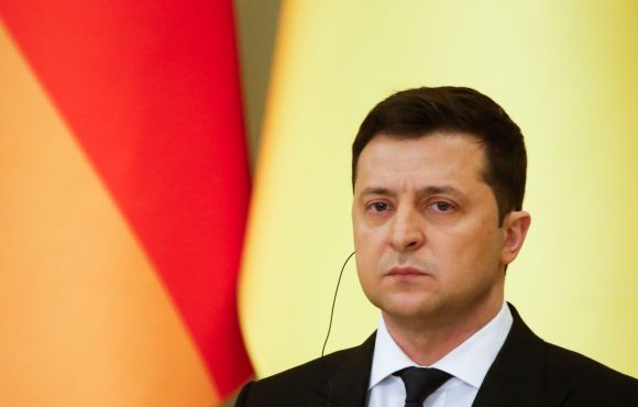 "Devemos alcançar a paz pela força", diz Zelenskyy no 3º ano em guerra